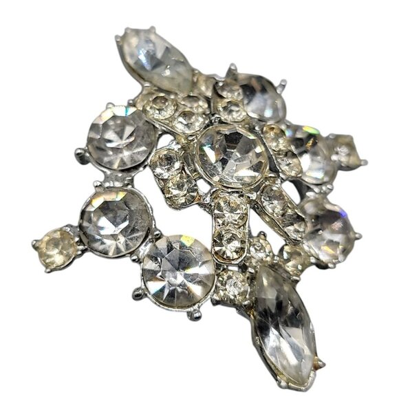Vintage Snowflake Rhinestone Brooch Silver Tone Setting Clear Glass - Picture 10 of 12
